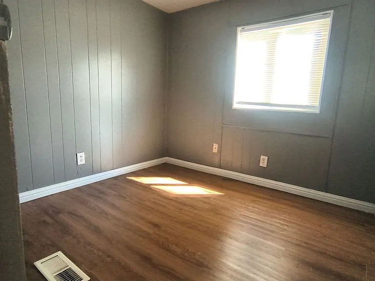 570 Oak Ave — Photo 9