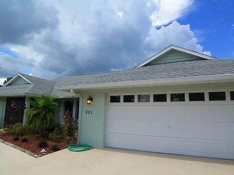 2nd image of 501 SE Thornhill Dr