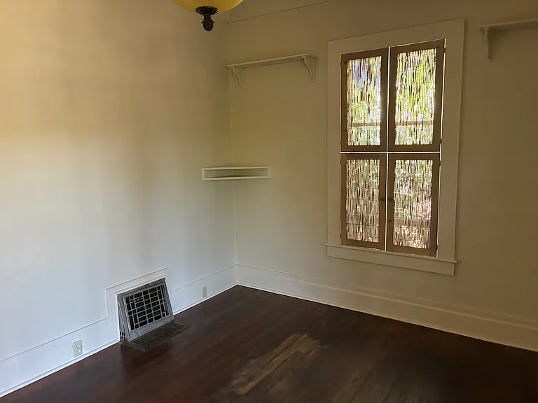 1635 Main St — Photo 4