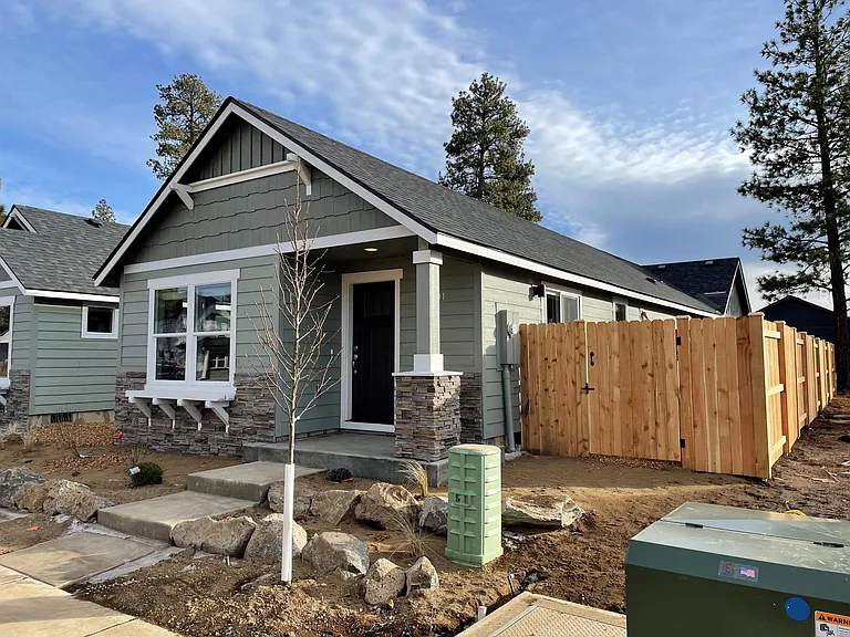 1901 W Hill Ave — Photo 1