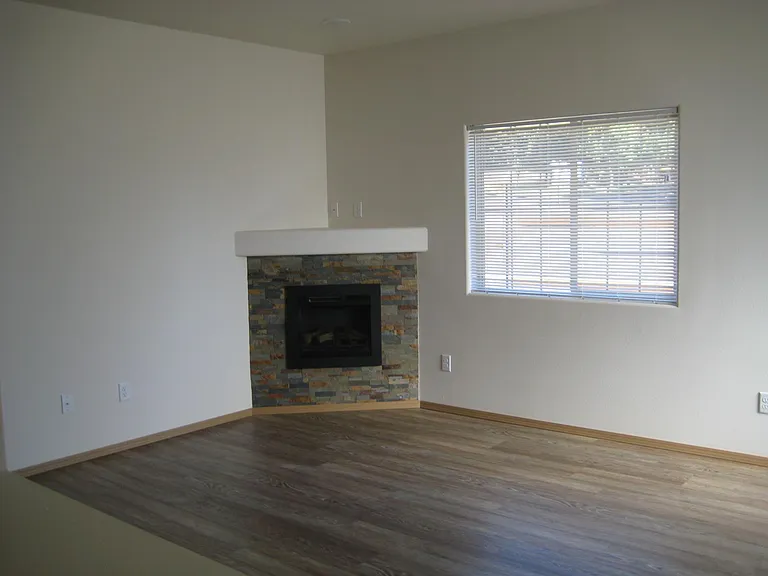 3230 NW 9th St — Photo 3