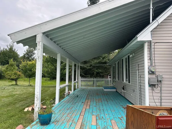 4411 10th Rd, Bark River, MI 49807