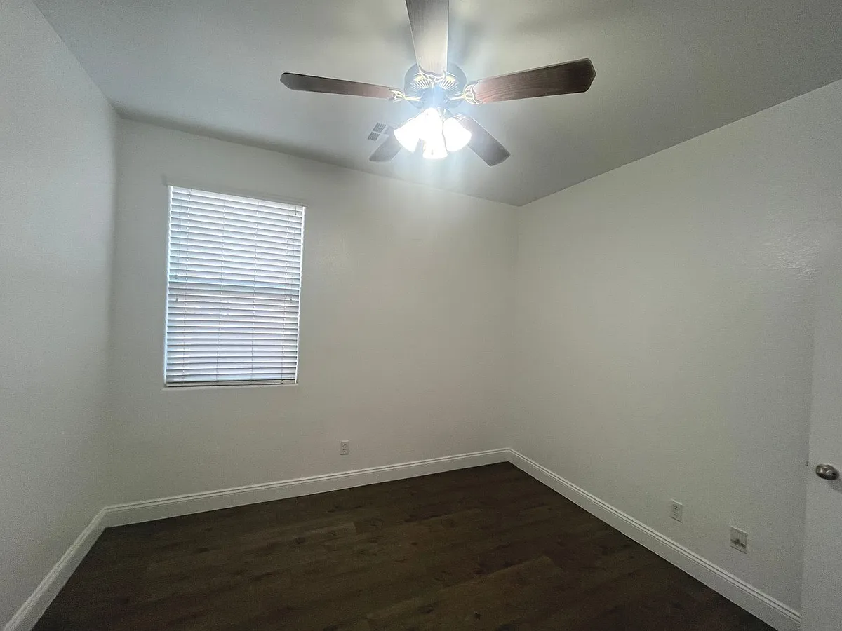 Building Photo - 1080 Aspen Cliff Dr