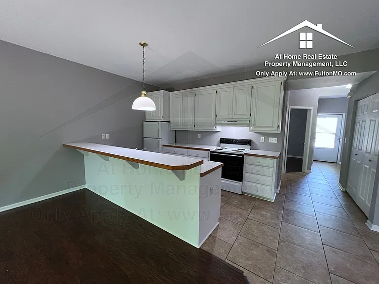 997 Boulder Ct — Photo 2