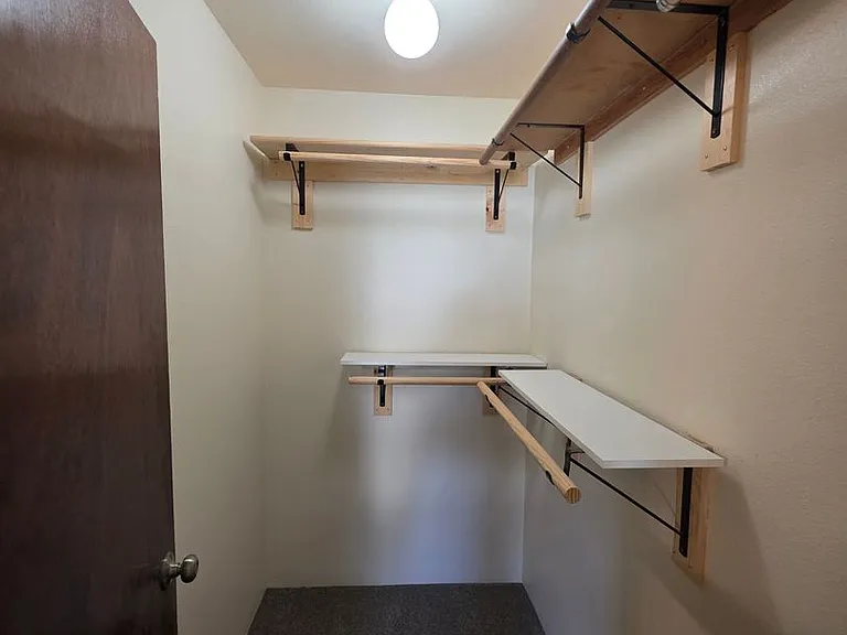 809 NW C St — Photo 7