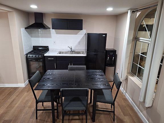 3rd image of 647 W Pico Ave #647