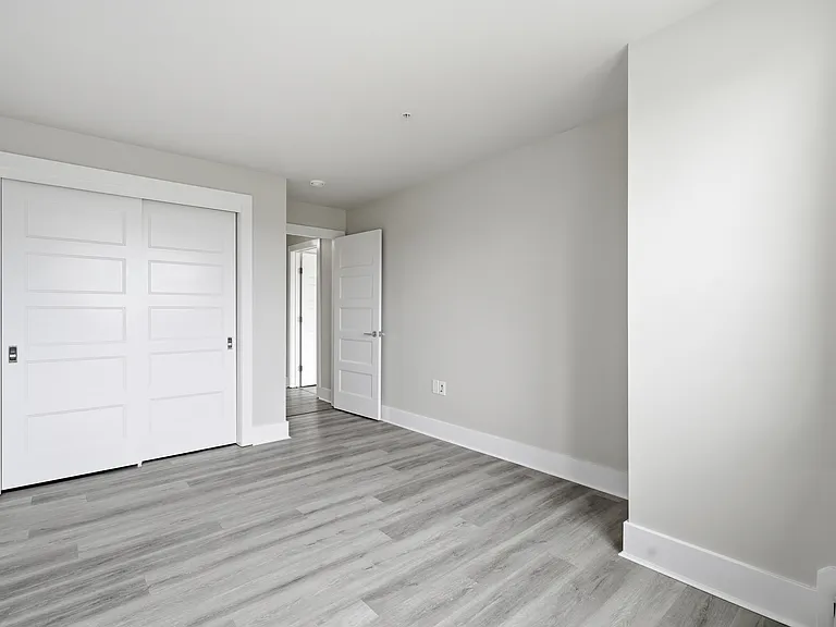 15 Kings Wharf Pl #406 — Photo 16