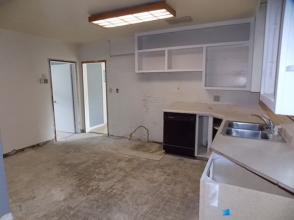 4th image of 3920 W Fountain Ave
