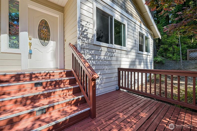 3rd image of 55 Lake Louise Drive