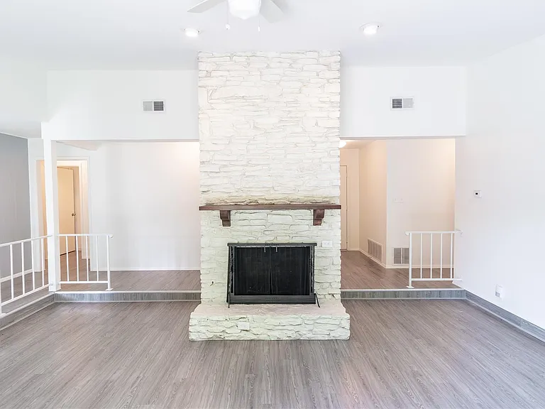906 Red Cliff Dr — Photo 6