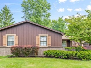 41 Cascade Dr, Penfield, NY 14526