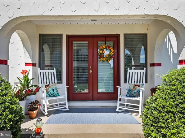 27F Queen Mary Ct, Chester, MD 21619