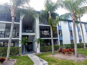 1009 Green Pine Blvd, West Palm Beach, FL