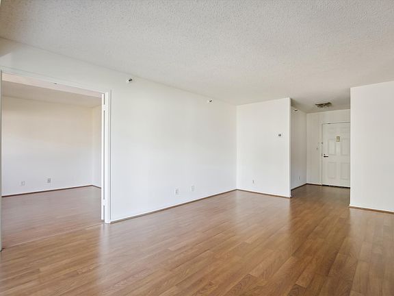 5th image of 1600 N Oak St APT 905