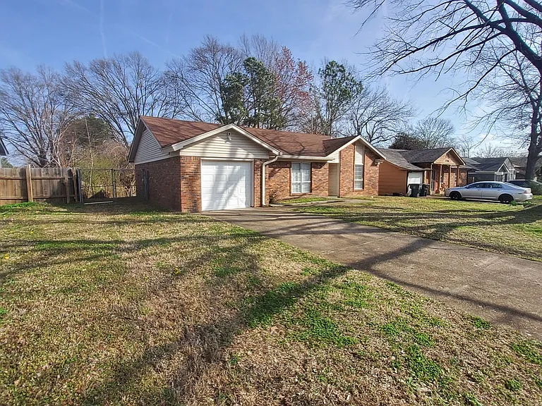 3760 Saint Elmo Ave — Photo 2