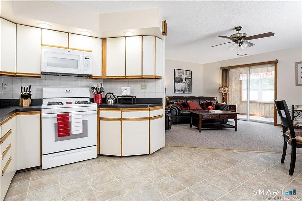 1 bed, 1.0 bath, 1000 sqft, $2,000 — Photo 3