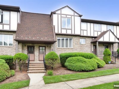 64 Canterbury Ln, New Milford, NJ, 07646