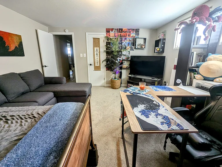 1422 Tesla Dr — Photo 2