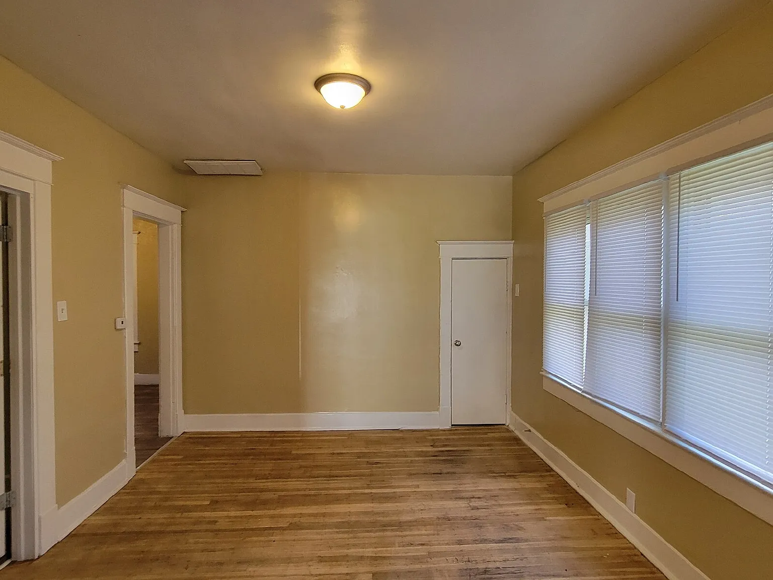 2 bed, 1.0 bath, $925 — Photo 2