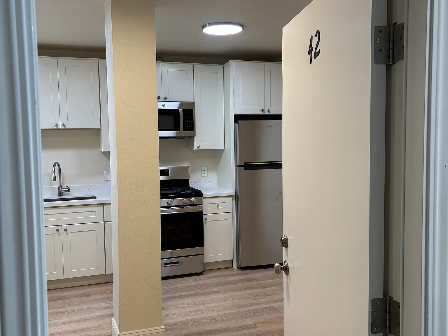 2 bed, 900 sqft, $4,500 — Photo 4