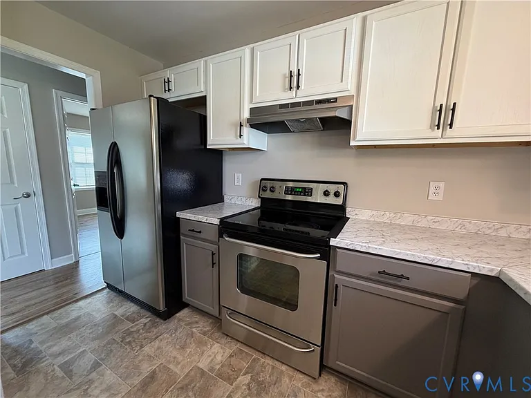 526 Roslyn Ave — Photo 4