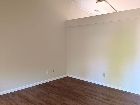 5th image of 1387 Grouse Dr