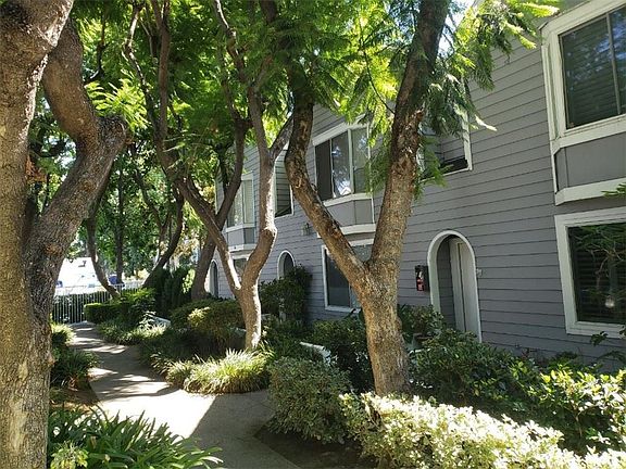 2nd image of 544 N Marengo Ave APT 5