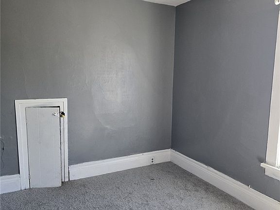 3rd image of 1327 Willow Ave