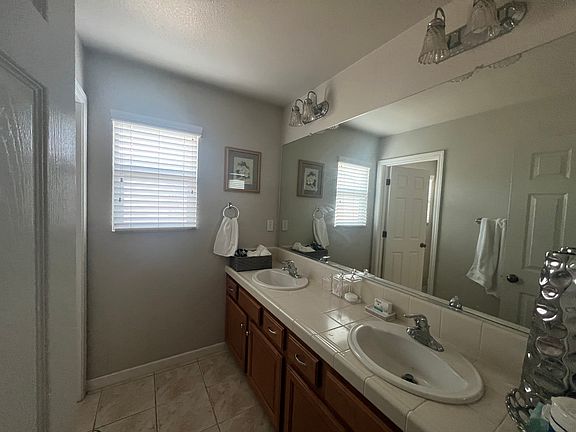 4th image of 9372 Anakin Ln