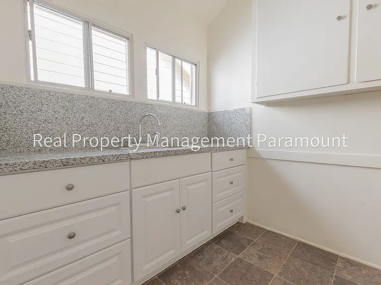 333 W 57th St — Photo 5