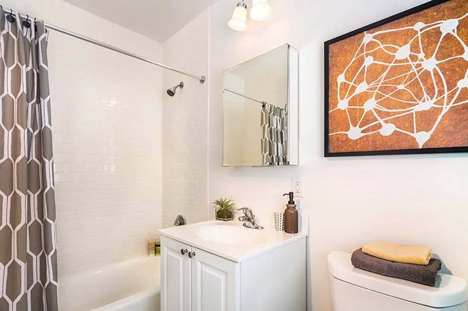 2 bed, 911 sqft, $3,630 — Photo 3