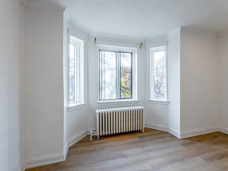 320 Lonsdale Rd — Photo 54