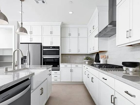 2nd image of 4052 Hudson Ln