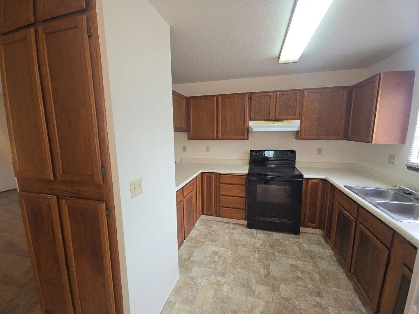 124 Washington & 819 Pine Apts PRM: Andrew (8) — Photo 2