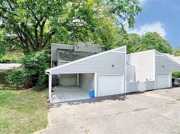 3rd image of 1610 Hollow Dr