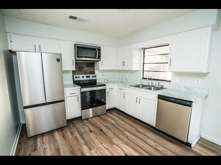 39728 Meadowood Loop — Photo 3