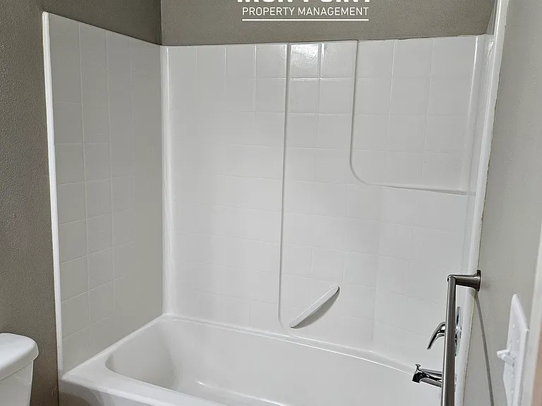 885 E Travel Ln — Photo 21