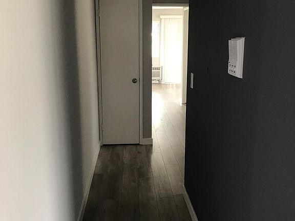 4th image of 1512 Amherst Ave #402
