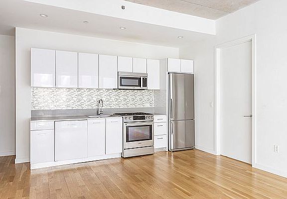 4th image of 2222 Jackson Ave #306