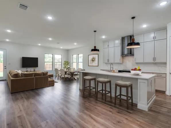 910 Boston Ln, River Oaks, TX 76114