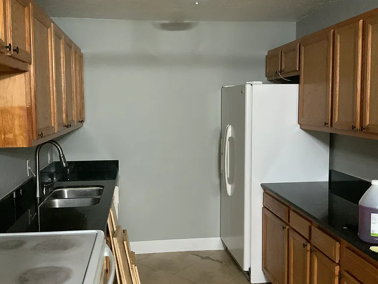 4220 NE 3rd Ave — Photo 9