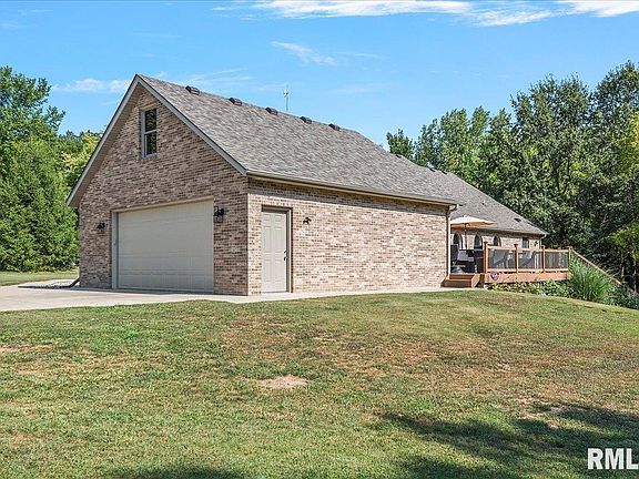 3rd image of 3800 Circle Dr