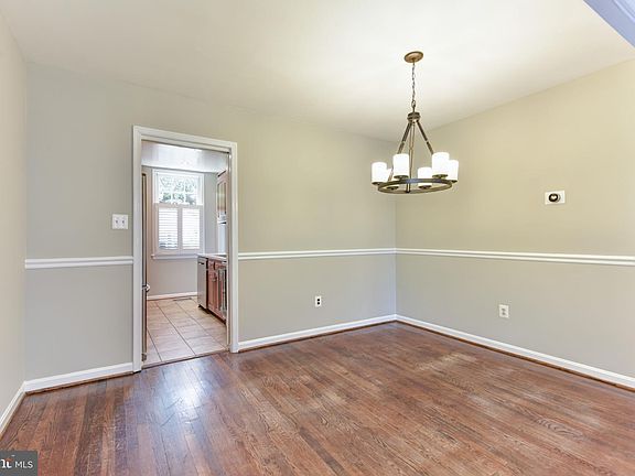 5th image of 602 S Lee St