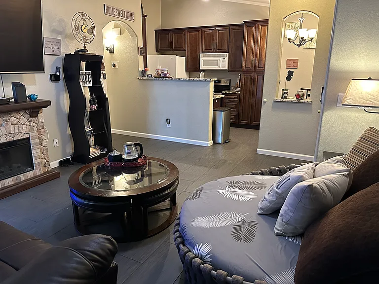2058 S Voyager Dr — Photo 4