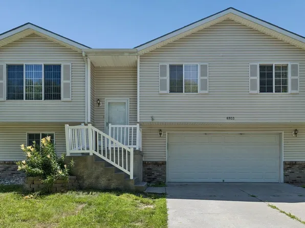 6933 N Steamboat Dr, Lincoln, NE 68521