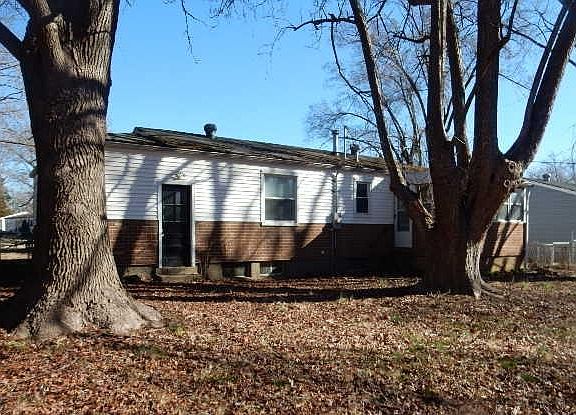 2nd image of 724 Kelvin Dr