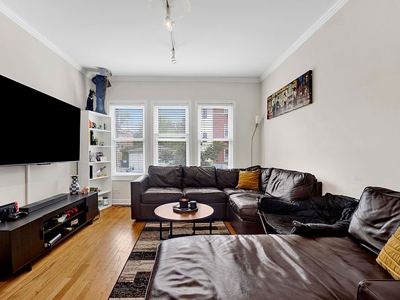 3rd image of 1149 W Cornelia Ave APT 1