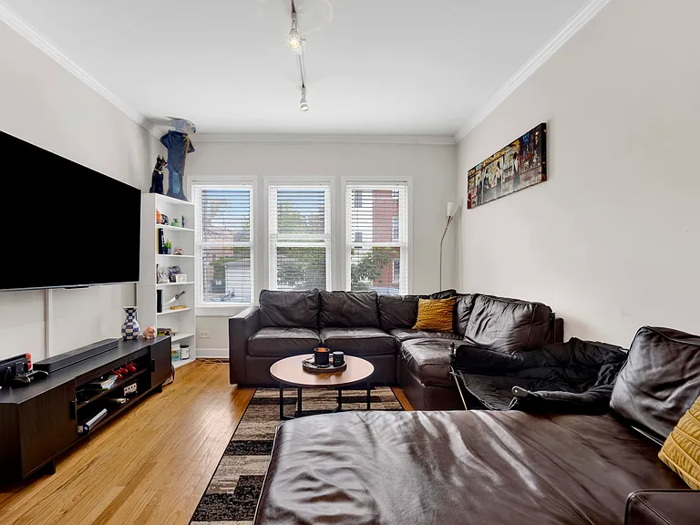 1149 W Cornelia Ave #1 — Photo 3