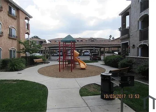 2 bed, 938 sqft, $2,101 — Photo 2