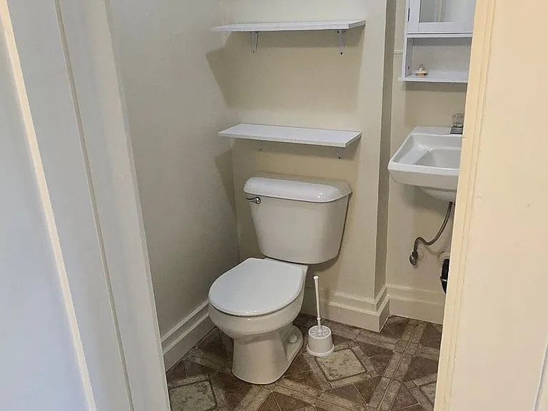 403 De Barr Ave — Photo 3